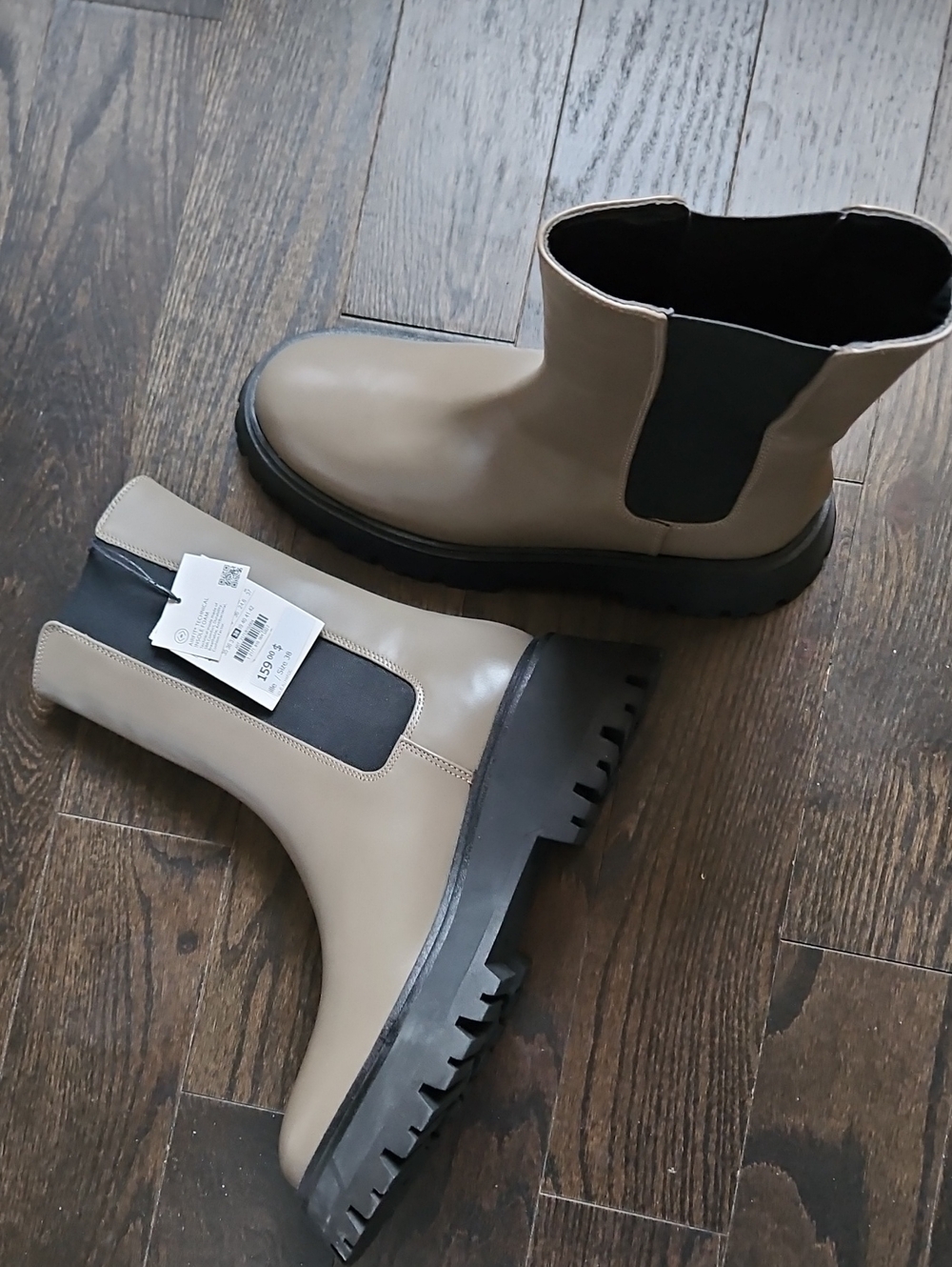 NWT Zara Taupe Chelsea Lug Leather Ankle Boots with Black Panels